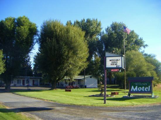 The Willows Motel Wilbur Екстериор снимка