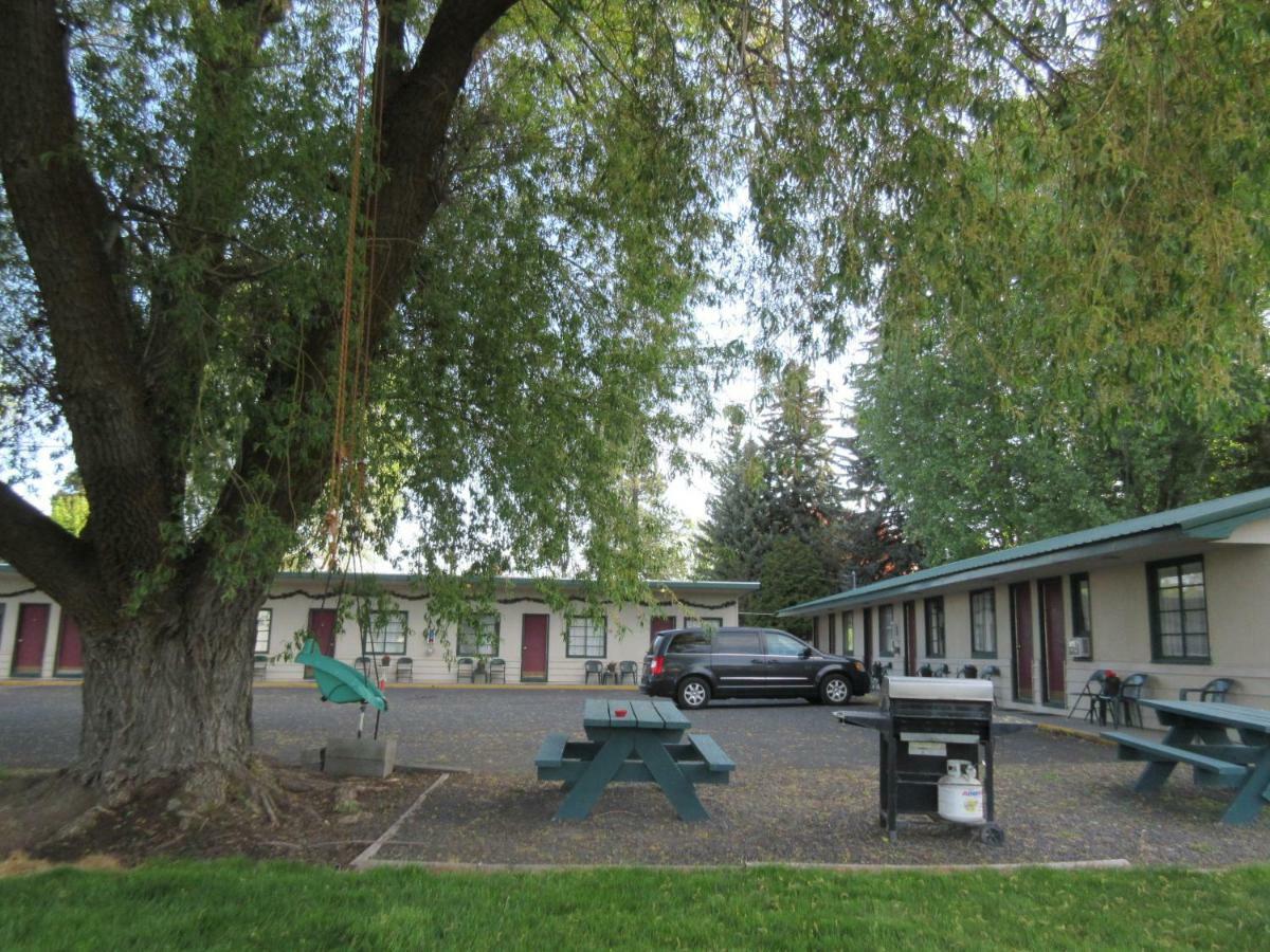 The Willows Motel Wilbur Екстериор снимка